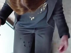 Dulce niñera infieles xxx está haciendo su trabajo