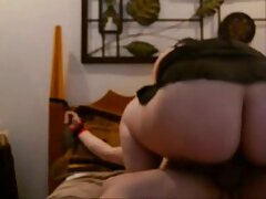Brooklyn Blue chupando y follando polla joven en xxx pornno la cama