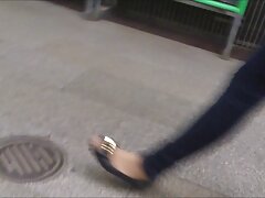 Rubia desagradable en látex atendiendo la polla de Keiran videos pornos caseros