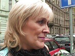 La zorra de ojos marrones Natalie Brooks taladrada por el pornos de colegialas coño