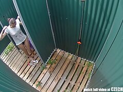 Dos muy cerdasxxx traviesas se follan a un hombre