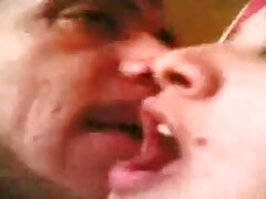 Chica videos de zorras pelirroja está gritando y gimiendo