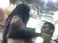 Morena super caliente descargar videos pornos gratis está chupando una polla dura
